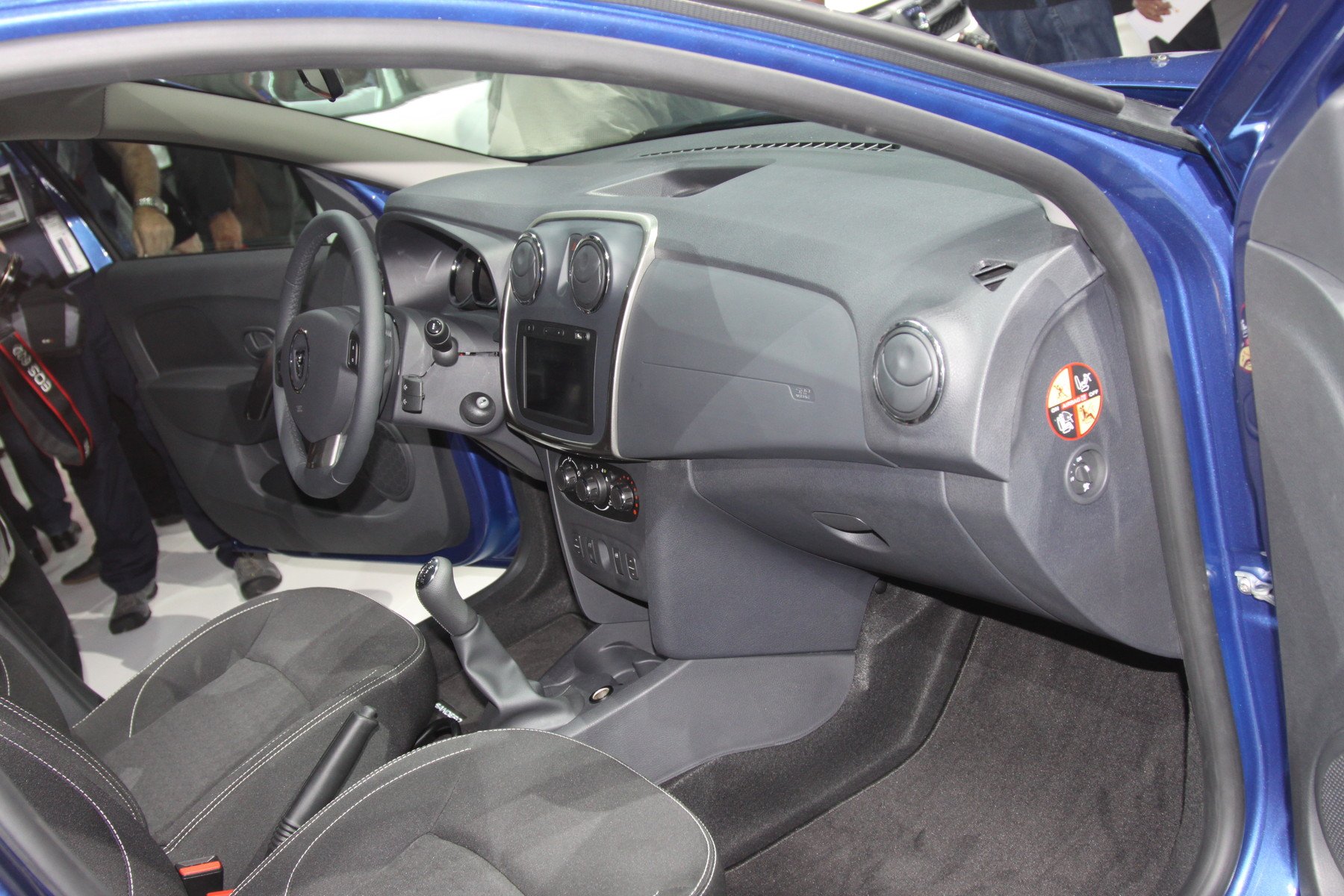 Фото Рено Логан 2013, Сандеро и Сандеро Степвей 2013 (23)